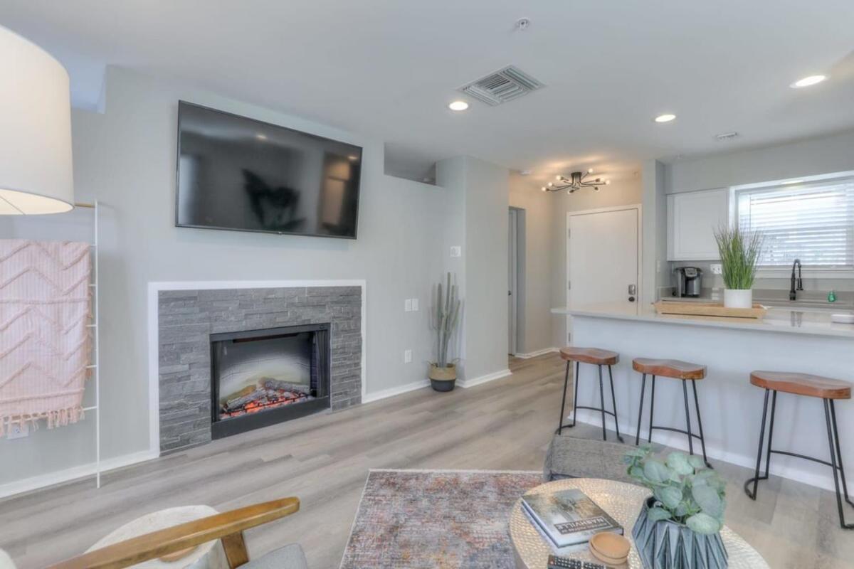 Walk To Broadway Riverfront Condo With Pool Nashville Exterior foto
