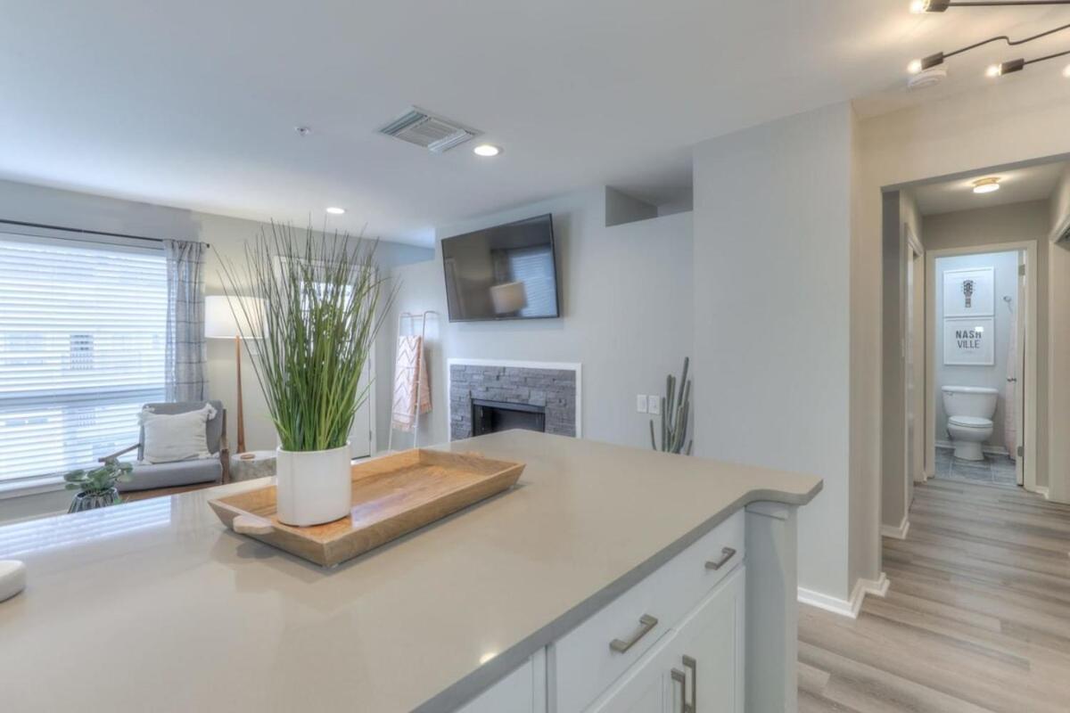 Walk To Broadway Riverfront Condo With Pool Nashville Exterior foto