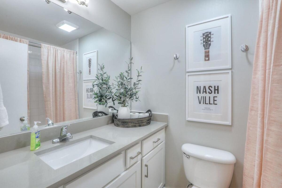 Walk To Broadway Riverfront Condo With Pool Nashville Exterior foto