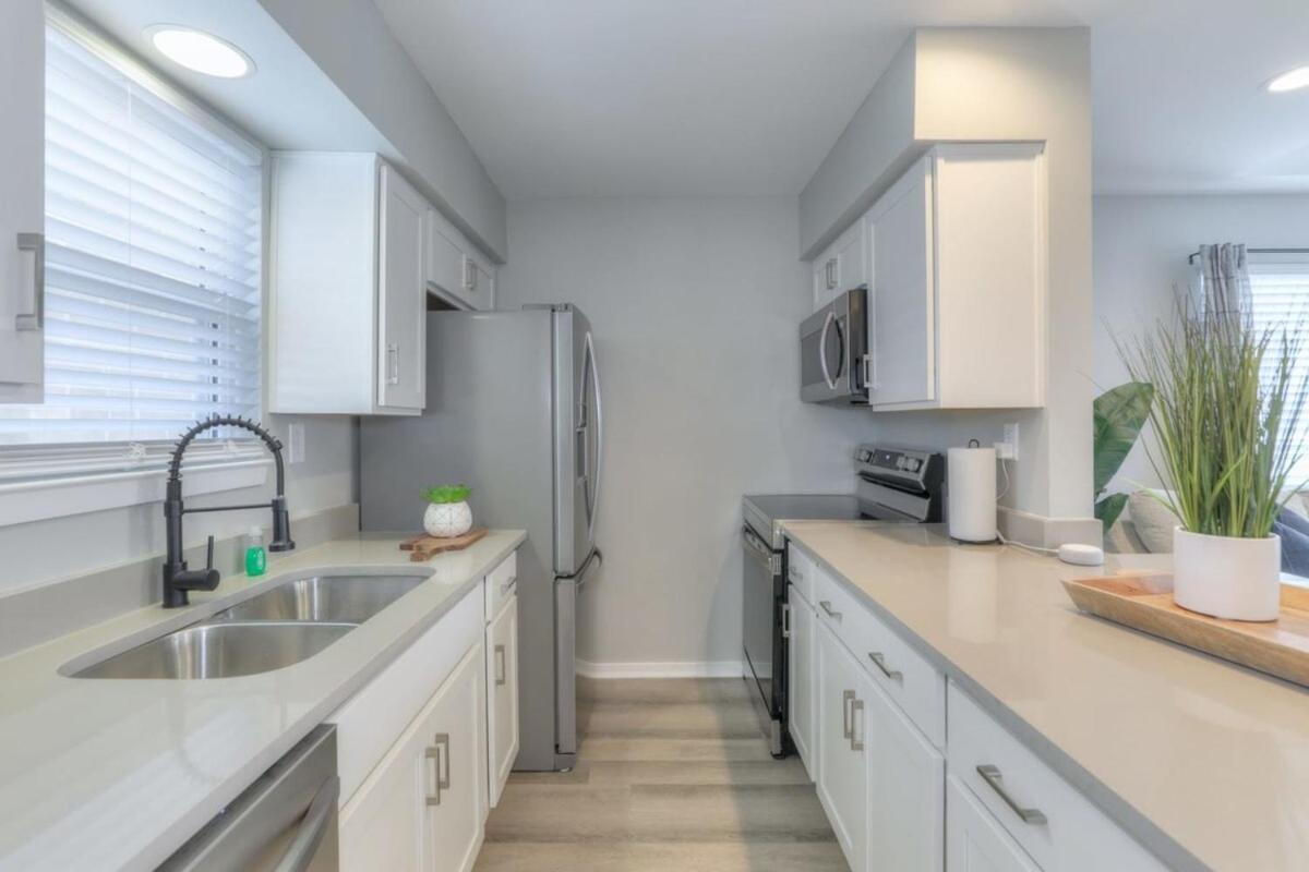 Walk To Broadway Riverfront Condo With Pool Nashville Exterior foto