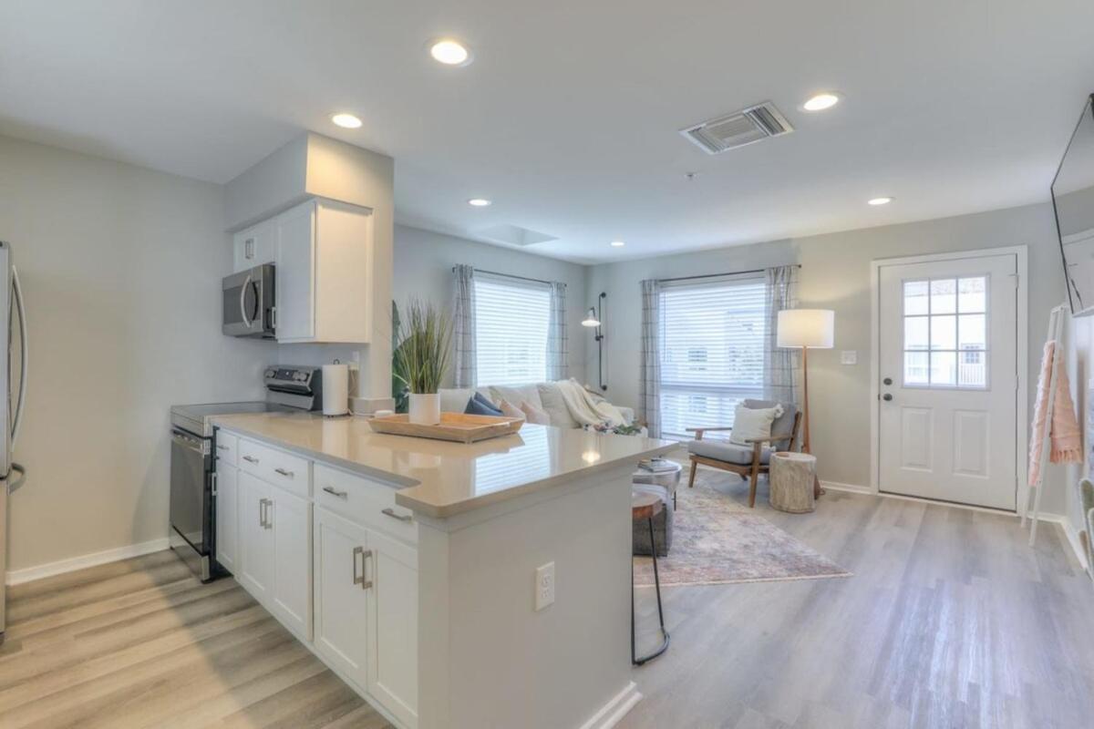 Walk To Broadway Riverfront Condo With Pool Nashville Exterior foto