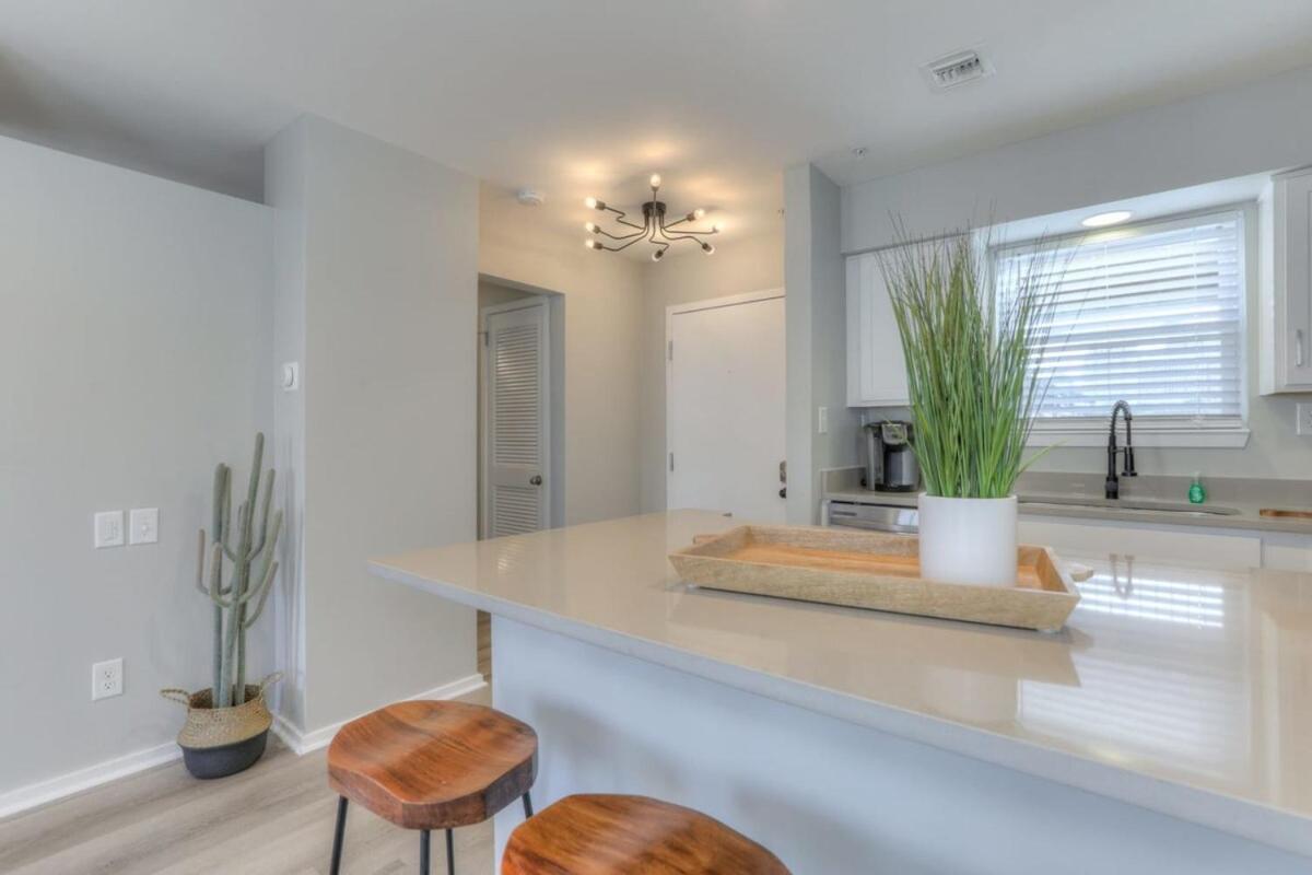 Walk To Broadway Riverfront Condo With Pool Nashville Exterior foto