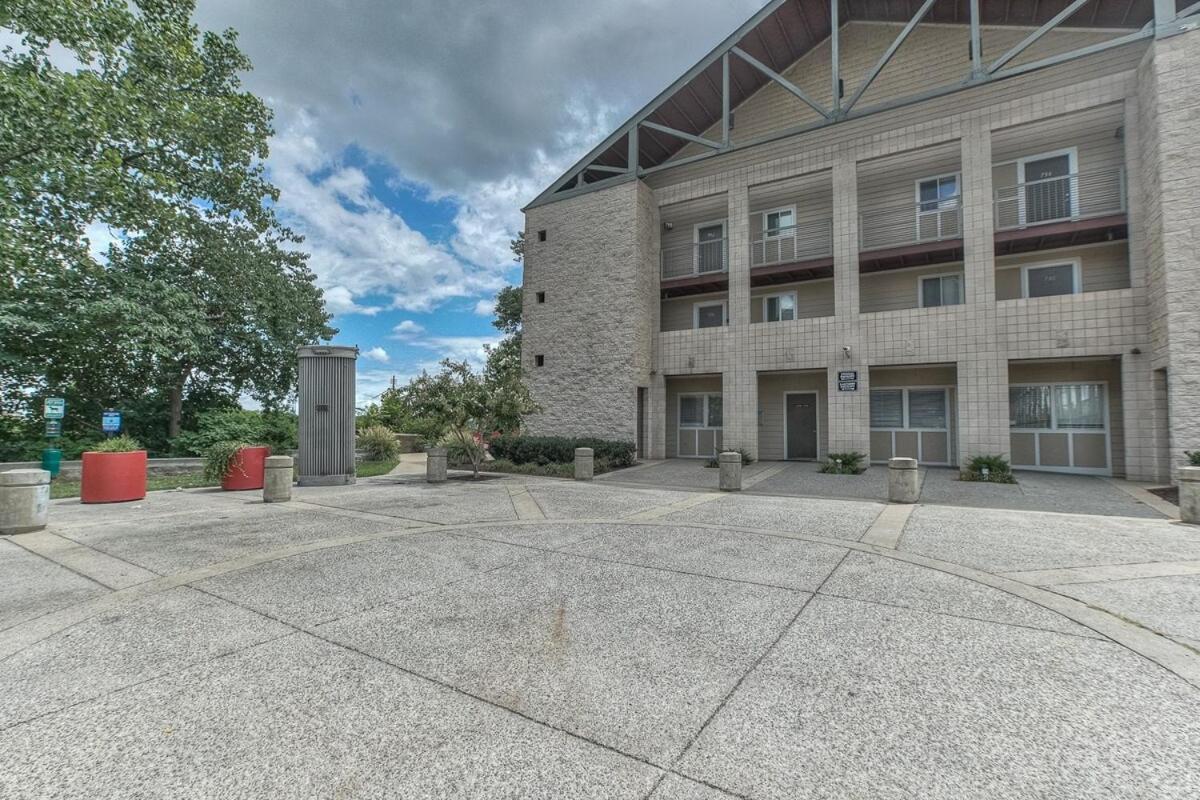 Walk To Broadway Riverfront Condo With Pool Nashville Exterior foto